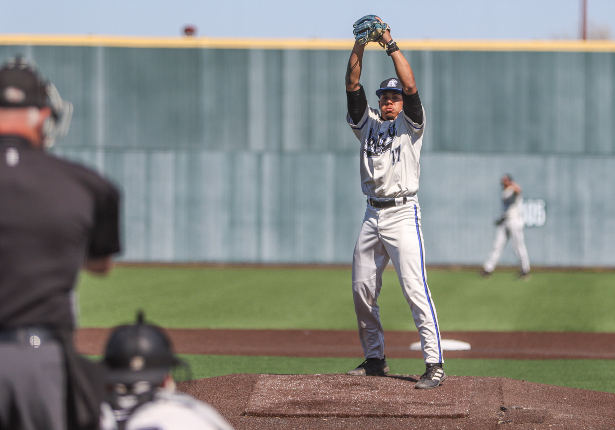 ACBaseball806's tweet photo. A gritty performance by Ja’Marcus Smith for his first win as a Badger.

The Lubbock native and former dual sport standout at Monterey HS recorded 4 strikeouts, 0 earned runs, and 0 walks in the final three innings on the hill in game one against Frank Phillips. https://t.co/Cd7eHGVzrV