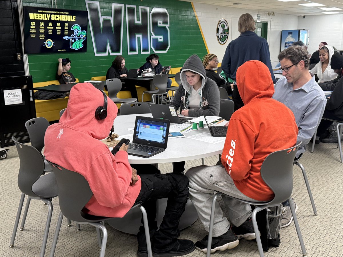 WesternTheSTEM's tweet photo. 🚀 Our Journey to Success workshop was a fantastic experience! We met students right where they were in the process of drafting their Defense of Learning, providing support, feedback & encouragement along the way.✨ #JourneyToSuccess #DefenseOfLearning #StudentGrowth https://t.co/oy5uioF8r6