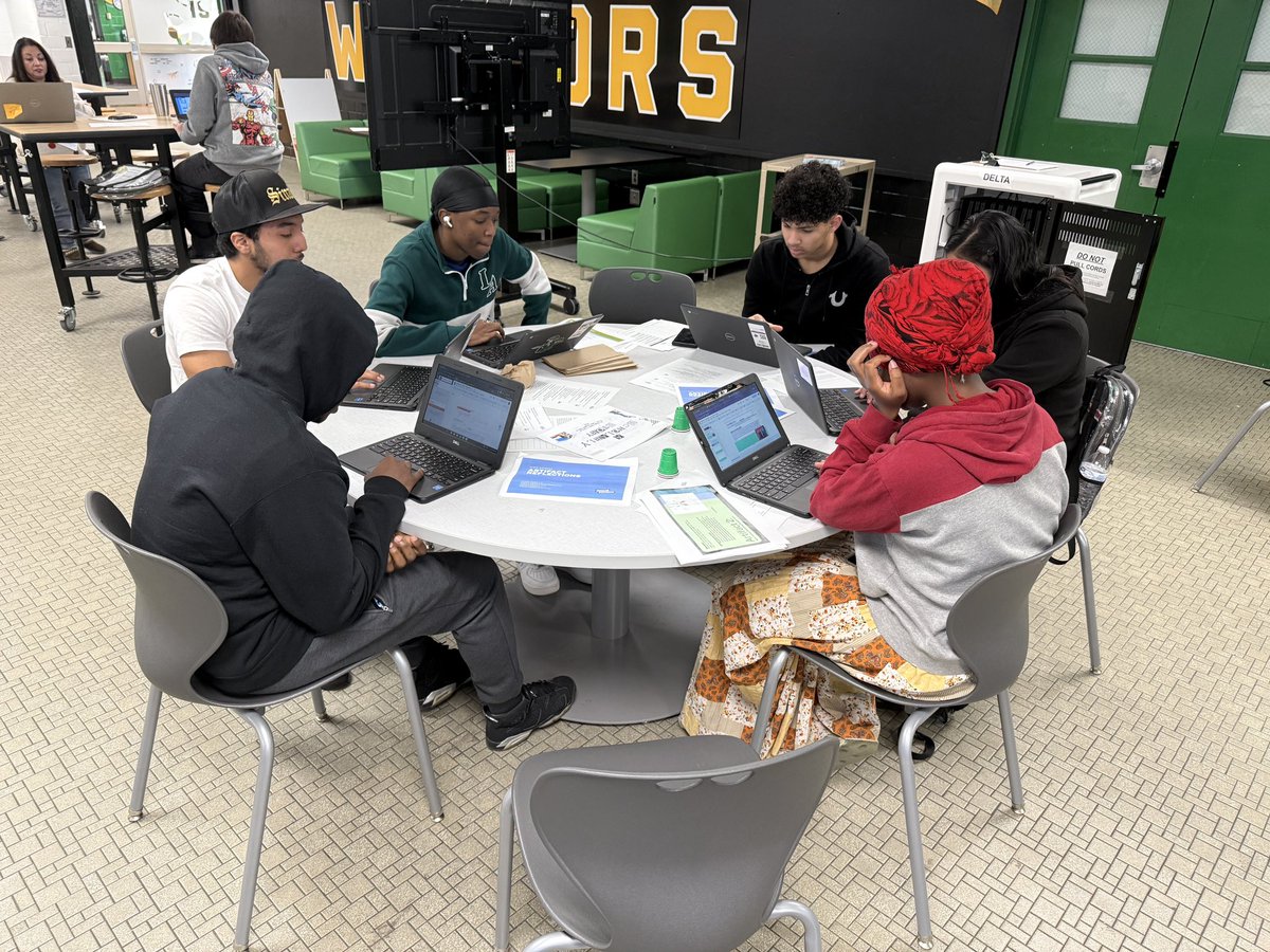 WesternTheSTEM's tweet photo. 🚀 Our Journey to Success workshop was a fantastic experience! We met students right where they were in the process of drafting their Defense of Learning, providing support, feedback & encouragement along the way.✨ #JourneyToSuccess #DefenseOfLearning #StudentGrowth https://t.co/oy5uioF8r6