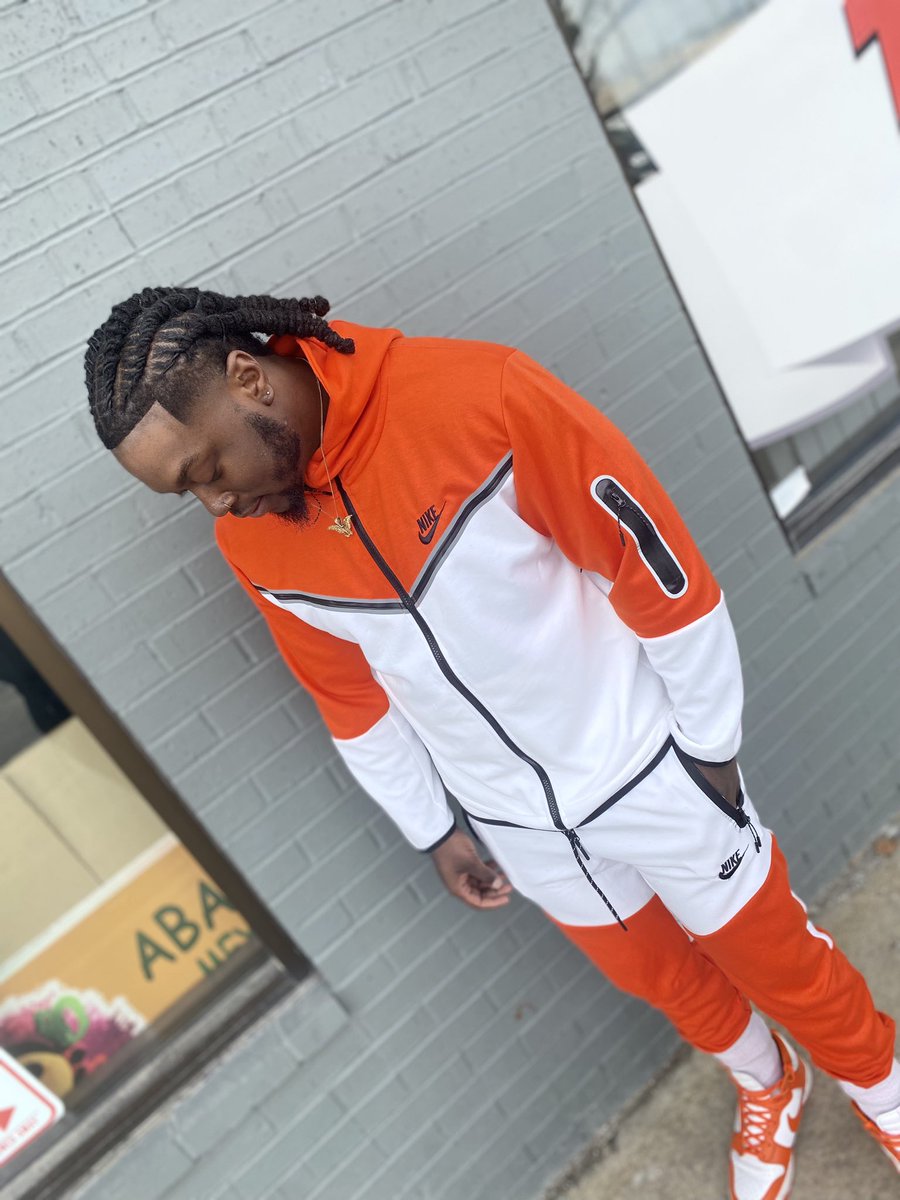 JustKeyze's tweet image. We wasn’t supposed to get past 25, jokes on you, mf we alive! #Chapter26 #Grateful