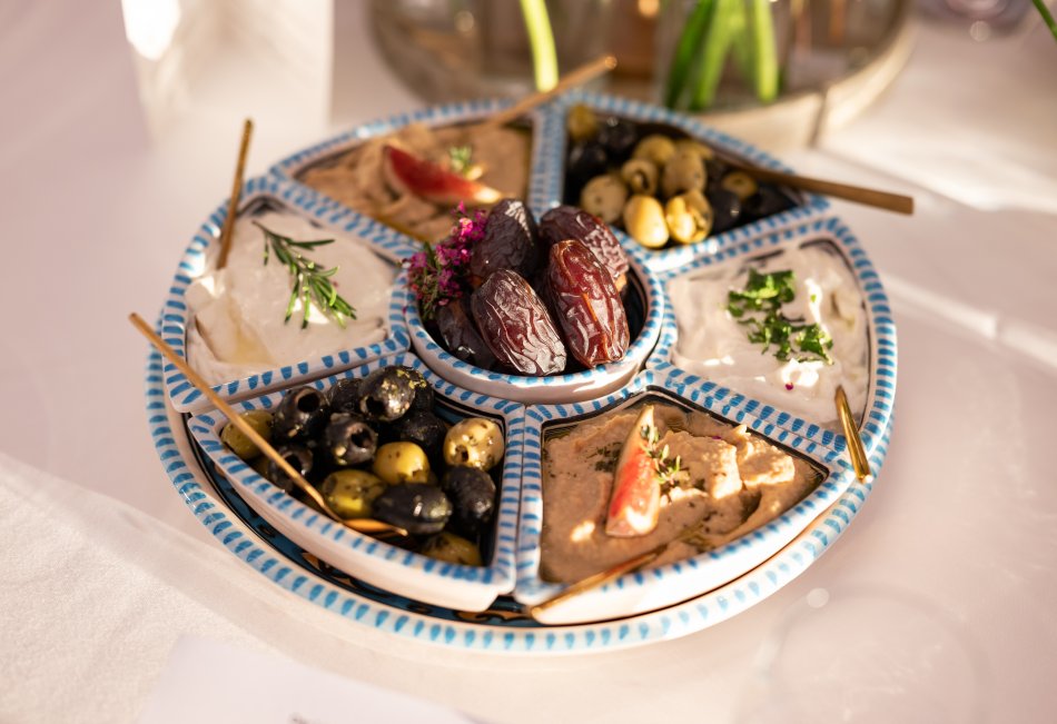 VEZ NRW (@vez_nrw) on Twitter photo 🌙 Ministerpräsident <a href="/HendrikWuest/">Hendrik Wüst</a> lädt zum traditionellen Iftar in <a href="/landnrw/">Staatskanzlei NRW</a> ein! Herr Genc Osman Esen, Vorstandsvorsitzender des VEZ NRW, war auf Einladung dabei und dankt für die Gastfreundschaft. Solche Begegnungen stärken den interreligiösen Dialog und fördern 🌙 Ministerpräsident <a href="/HendrikWuest/">Hendrik Wüst</a> lädt zum traditionellen Iftar in <a href="/landnrw/">Staatskanzlei NRW</a> ein! Herr Genc Osman Esen, Vorstandsvorsitzender des VEZ NRW, war auf Einladung dabei und dankt für die Gastfreundschaft. Solche Begegnungen stärken den interreligiösen Dialog und fördern
