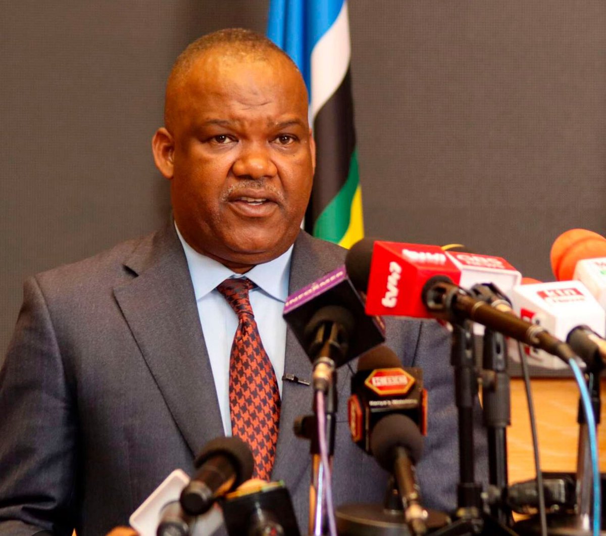 UKWELITIMES's tweet image. 🚨NEWS UPDATE 🇨🇩: The Government of DRC through the Minister of State, Minister of Justice announces the #REWARDS of 5,000,000 USD offered to any person who will #ALLOWS and #FACILITATE the ARREST of the convicts Corneille NANGAA @CNangaa , Bertrand BISIMWA @bbisimwa and Sultani