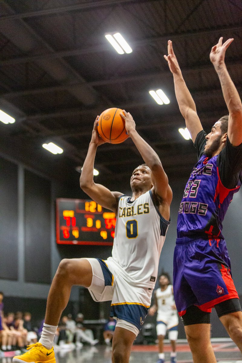rodgerbohn's tweet photo. Gritty Oak Cliff Faith Family (TX)with 71-70 W in #EIBC Finals over CIA Bella Vista (AZ) after 6'5 '25 Lamont Hartfield hit 3 at buzzer to win game. Lefty power wing provides presence in paint, is freak athlete, and shoots rock well enough to keep you honest.

📸 @MarkDustPhoto https://t.co/HsWLgEWxyC