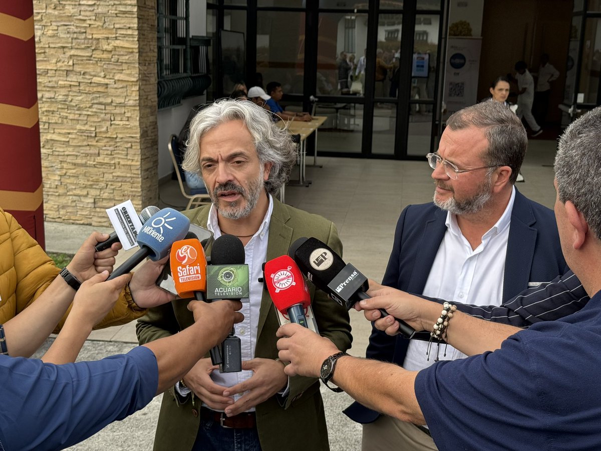 jorgerivasu's tweet photo. #RioData Gracias a los medios de comunicación que hoy asistieron a este gran evento de ciudad. Ustedes nos ayudan a seguir construyendo un territorio innovador y consolidando una cultura basada en datos. https://t.co/RIu2lskHar