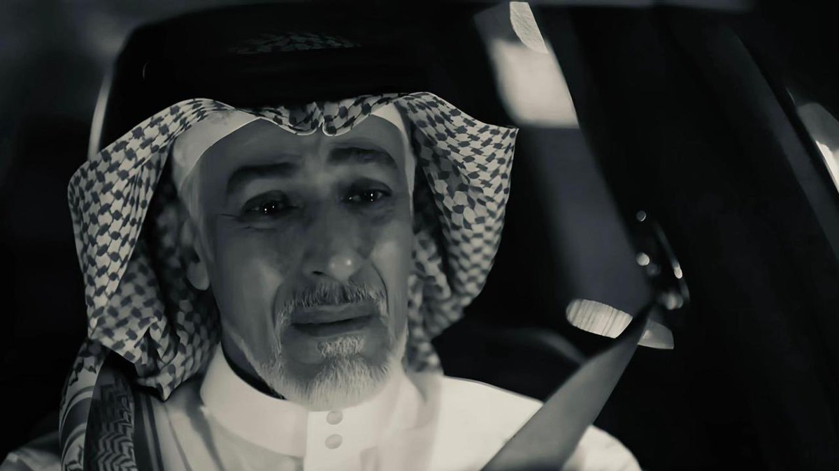 إكمال الطريق بعد موت شخص تحبه صعب للغاية، دائماً سيكون لديك نقص في جهة ما، ودائماً لديك رغبة لإخباره بما حدث معك، يختنق الكلام في صدرك ويتراكم ولا سبيل لإخراجه، دائماً ستهم لمناداته، إما تهرول لمكانه أو ينطلق صوتك في الفراغ قبل أن تتذكر أن عليك مناداة الصبر أولا. 
#خريف_القلب