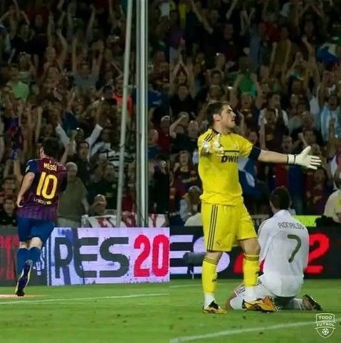 FutbolTrends's tweet photo. Una foto de El Clásico con más aura que esta y cierro mi cuenta... https://t.co/uCUD35esKP https://t.co/lsVHG2Vwxa