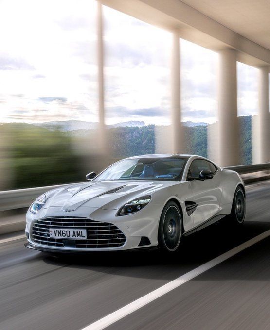 InstaCarros's tweet photo. Aston Martin Vanquish 🕊️ https://t.co/k16tUd4E4h https://t.co/6TAnci4Qus