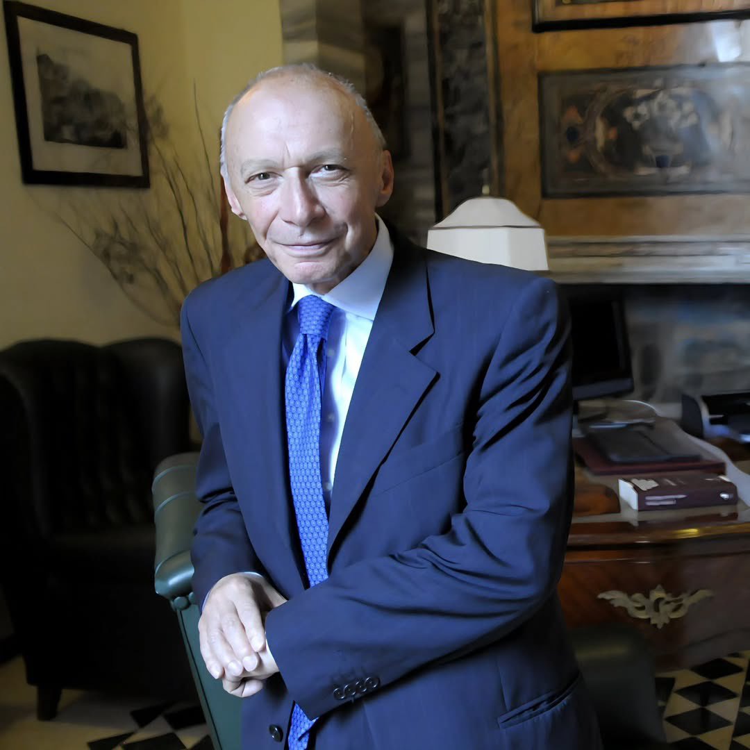 📸 ⚫️ Cordoglio di tutta la Comunità Sapienza per la scomparsa del professor Guido Alpa

Emerito di diritto civile, Alpa è stato uno dei massimi giuristi italiani e fra i maggiori civilisti a livello internazionale

#cordoglio #GuidoAlpa
#Giuri_Sapienza #Dsg_Sapienza