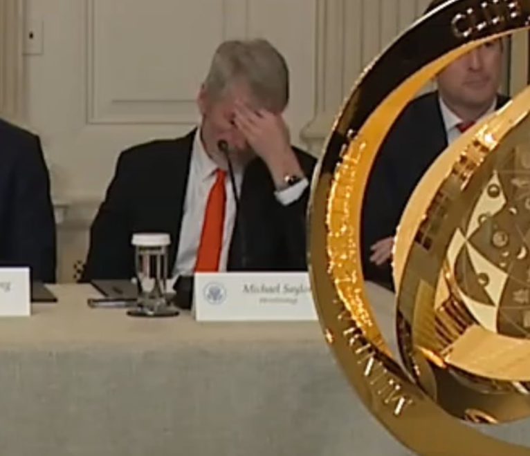 President Trump는 Crypto와 관련하여 자신이 무엇을하고 있는지 전혀 모른다.