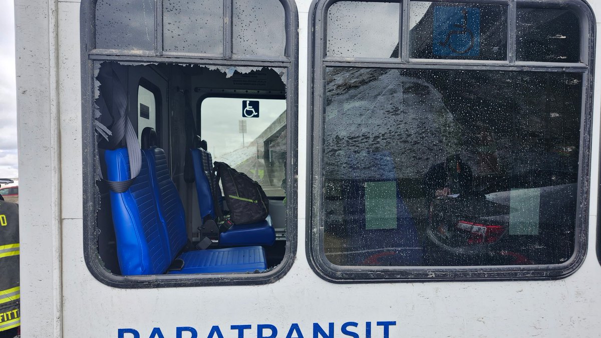 SLCScanner's tweet photo. Passenger ejected from UTA bus after 3 vehicle crash on 201 eastbound https://t.co/vVUhMnuNDW via @GephardtDaily https://t.co/m6pwb25gDa