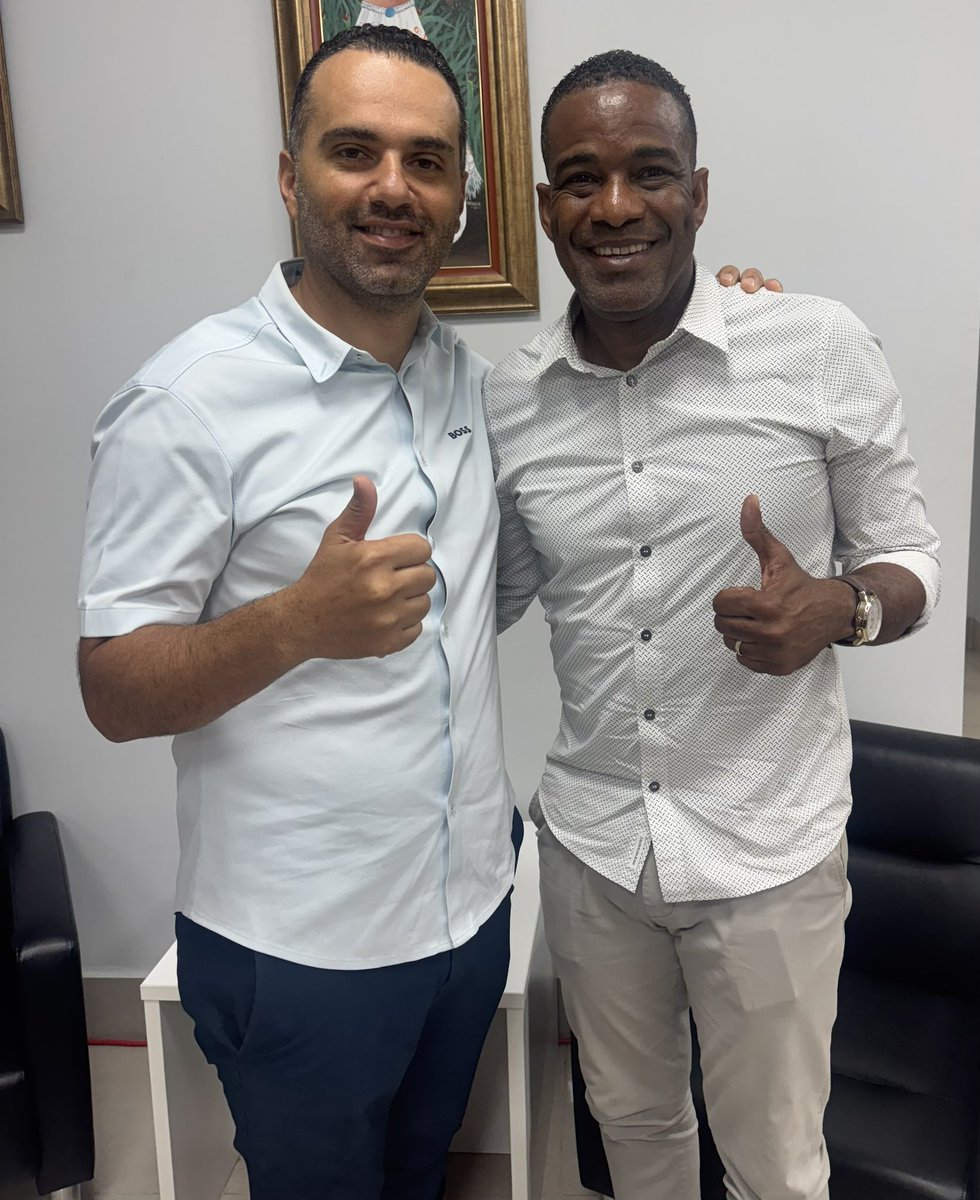 Felicidades a Roberto Moreno, nuevo Director de <a href="/Pandeportes/">Pandeportes</a>. 
Nuestra provincia necesita un giro, y con usted estoy seguro que lograremos nuestros objetivos. 
Dirija el partido de su vida y deje una huella imborrable en Colón...
<a href="/colonenlinea/">Colonenlinea</a> <a href="/renebellido/">René M. Bellido</a>