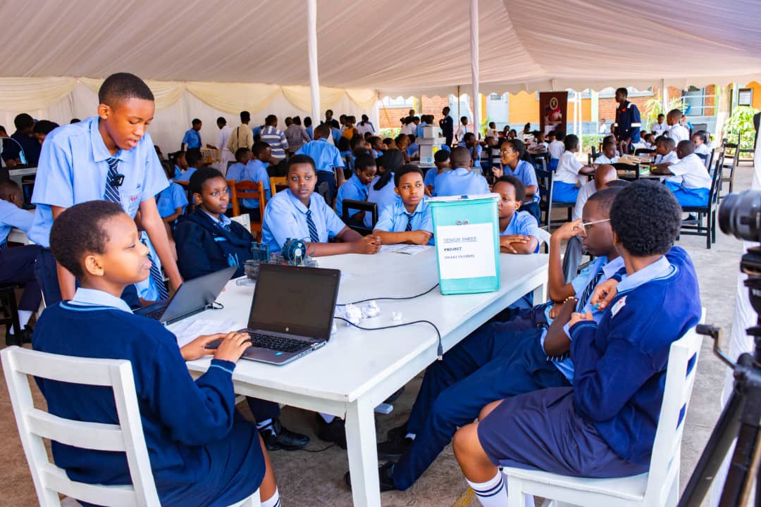 apacope's tweet photo. Today, APACOPE  hosted its Open Day, showcasing student projects focused on ICT, science, art, and culture. Parents, institutional leaders, and partners were in attendance. https://t.co/mT2ikFw15Q