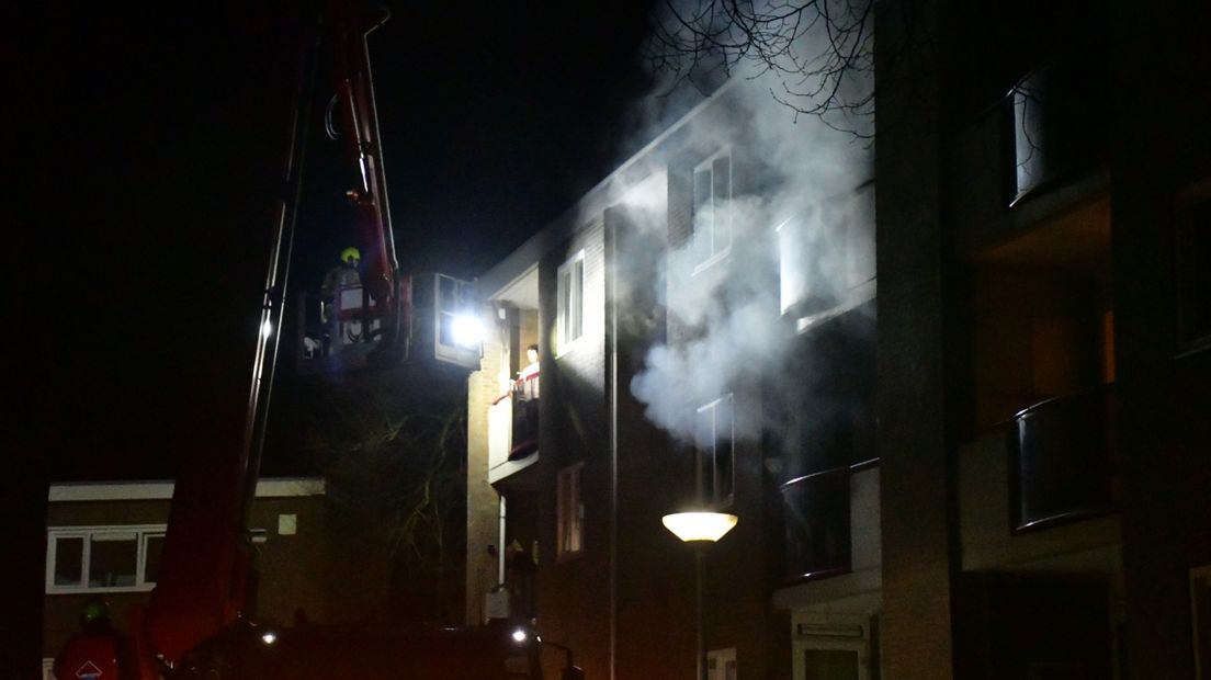 Grote brand in portiekflat