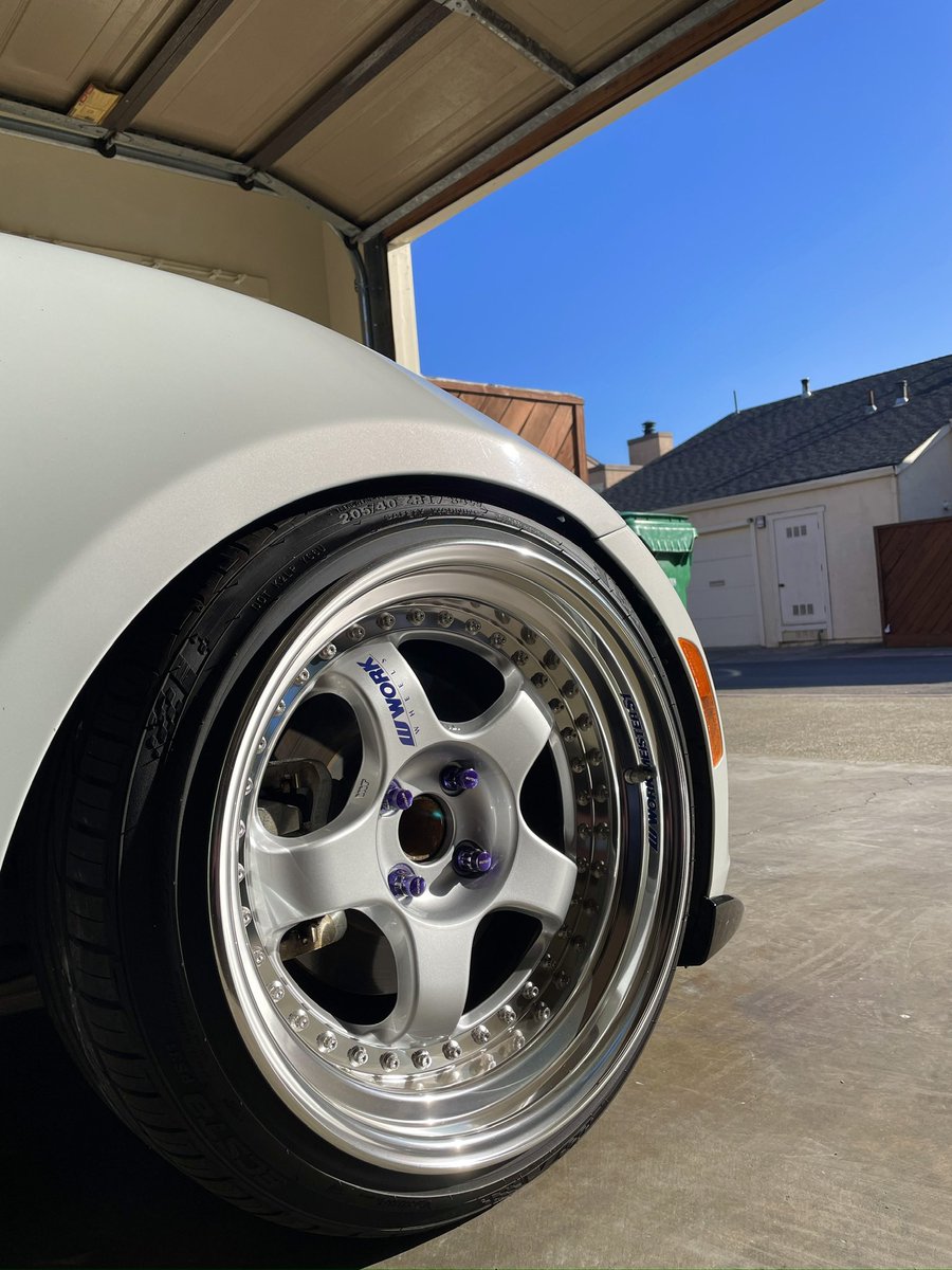 A_kzel's tweet photo. Stretched Tires (*>﹏<*) https://t.co/titaTWDaie