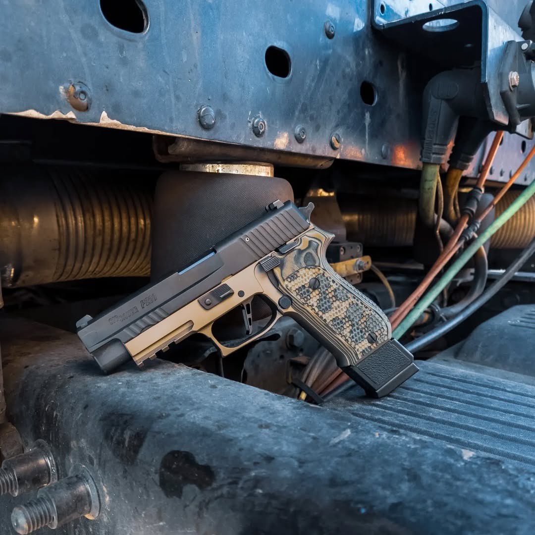 HogueUSA's tweet photo. Fan repost from @pistolero_aficionado:
π₯π₯
#Pistoleroaficionado #gunsofinstagram #guns #gunfanatics #gunsbadassery #firearms #sigsauerusa #sigp220 #sigsauerp220 #idigsigs #dailycustomguns #dailygundose #weaponsdaily #weaponcollector #45acp #Runit
#armorycraft #hoguegrips https://t.co/xZVBRV1XAg