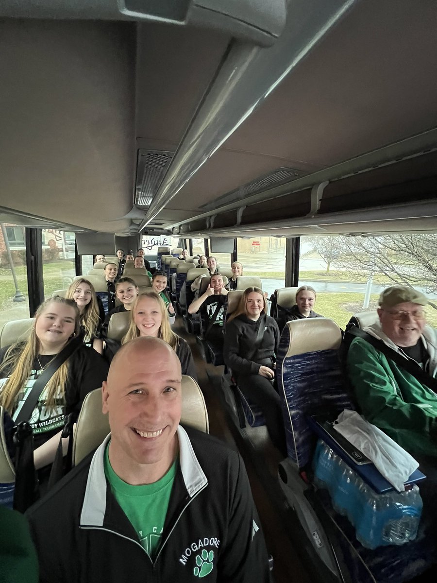 Mogadore_GBBK's tweet image. Thanks to all who came out to wish us well and send us off in the snow. Thanks @mog_ath_booster for the ride  💚🤍 #ItTakesAVillage #FinalFour #WildcatPride