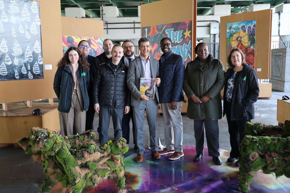 As part of Commissioner in Your Borough, Commissioner Rodriguez visited an NYC DOT Art Partners installation at the Soundview Economic Hub below the Bruckner Expressway. Public art on transportation infrastructure can help enliven communities.