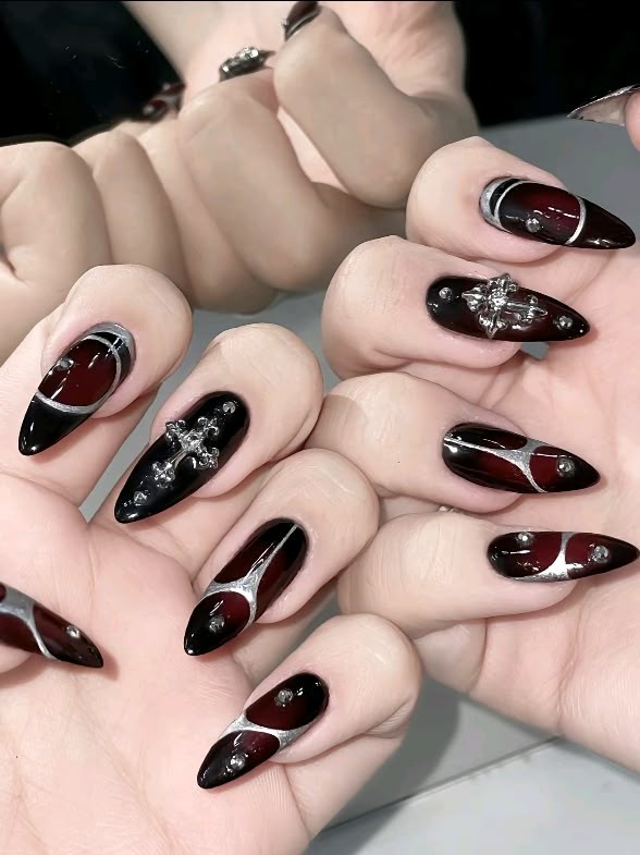Cansada porém as unhas estão feitinhasss!!