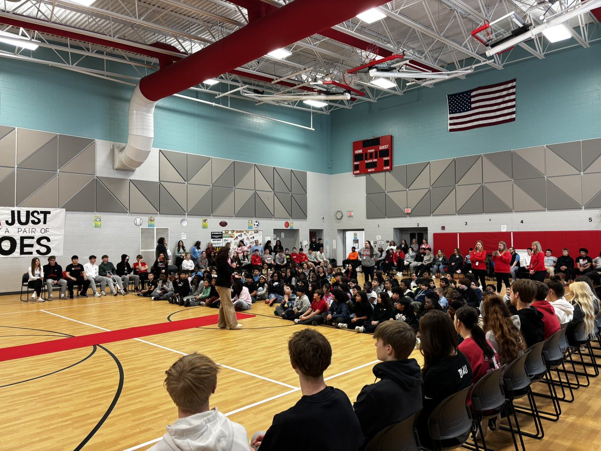 fairfield_tribe's tweet image. Stepping up for a great cause! 

Some of our players had the opportunity to give back, providing new shoes to Fairfield Central students and create a lasting impact with @Shoesforsuccess and @fcsdathletics 

Proud of our guys for using the game to make a difference!

#OneTribe