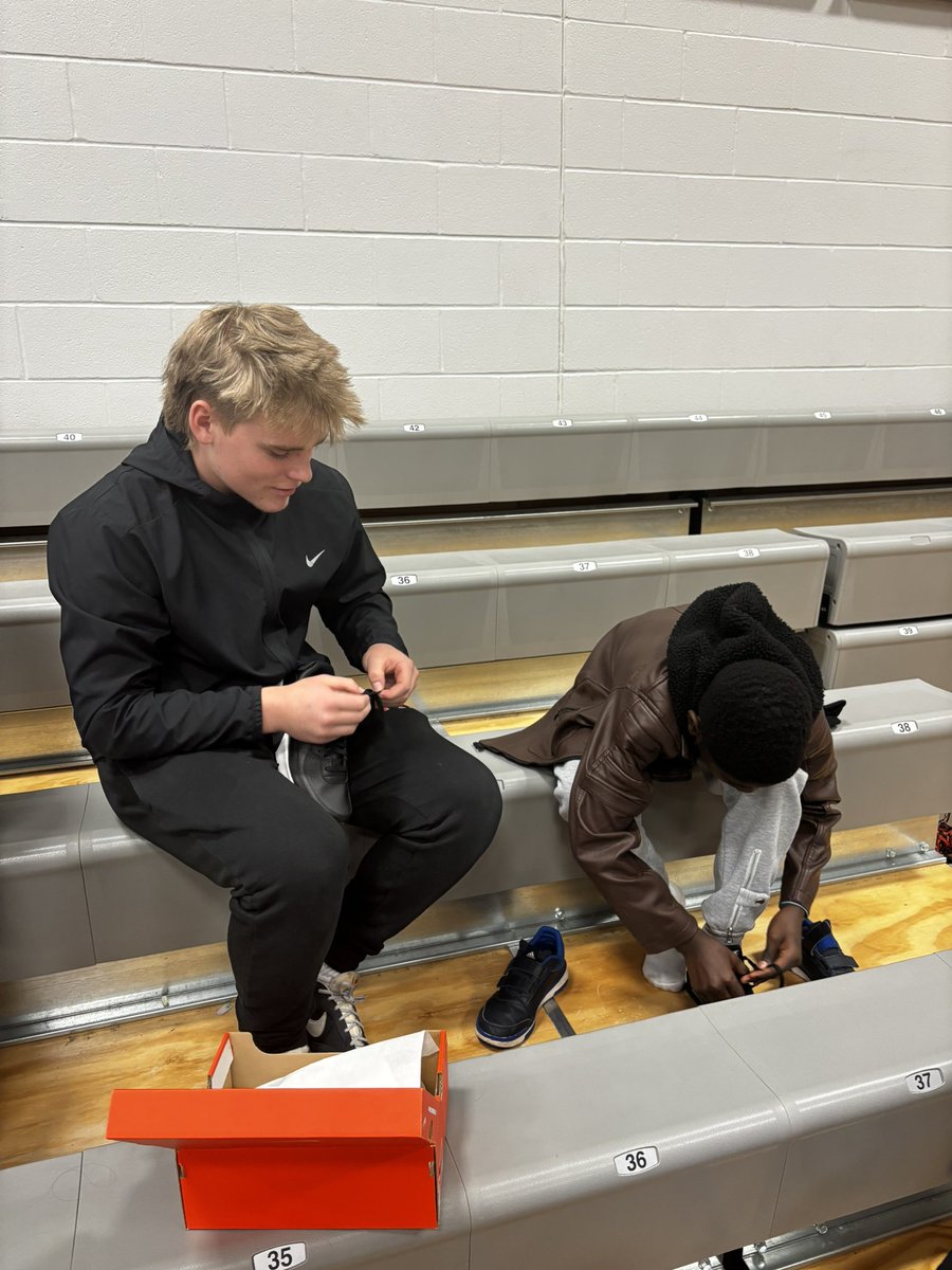 fairfield_tribe's tweet image. Stepping up for a great cause! 

Some of our players had the opportunity to give back, providing new shoes to Fairfield Central students and create a lasting impact with @Shoesforsuccess and @fcsdathletics 

Proud of our guys for using the game to make a difference!

#OneTribe