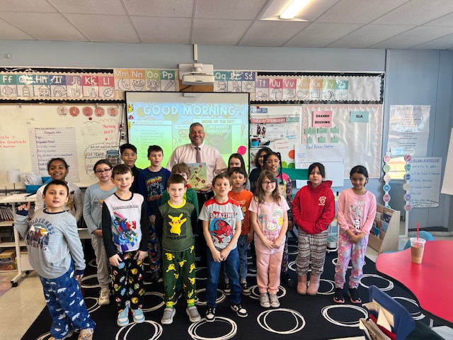 Thank you, Derby BoE Chairman, Jim Gildea <a href="/jimgildeaderby/">Jim Gildea</a>, for joining 3U for Read Across America Week.