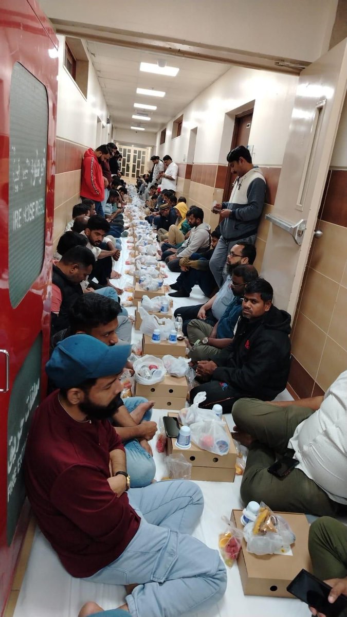 bourashed's tweet photo. In a successful cooperation between Boston United Company, which implemented the #bourashed project for Iftar meals for fasting people, and the financial support of #KuwaitFoodBank a group Iftar party was held by #kerala_Moslim_society at Al-Najat School in Al-Manqaf for 1,500 of its members.
It is worth mentioning that #bourashed project for Iftar meals has been ongoing for the fifth consecutive year with great success, through which the company provides one of the best quality and priced Iftar meals, and produces tens of thousands of meals every year, which are purchased by many companies and individuals, and a professional team of the company’s volunteers works to distribute them to various locations and distribution lines that are coordinated for the needy, workers, and the chaste.
@KuwaitFoodBank @bourashed @bostonucs