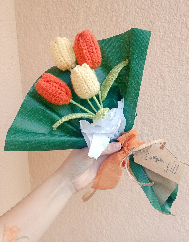 _miraimaru's tweet photo. @JW_Arte Hola! Soy Maru de Girls Over Flowers, estaremos en el stand NC57! 💐🫶🏻 Venimos a traer flores de ganchillo para que crees tu propio ramo personalizado y que no necesita cuidados!  💘☺️ ¡Nos vemos en unos días! 🌻 #JWArte https://t.co/tlzAq0YWuP
