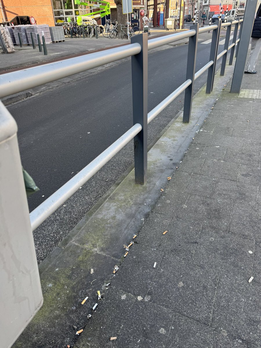 shanafi's tweet photo. @GemeenteDenHaag Het groeiende probleem van hondenpoep en sigarettenpeuken op onze straten vraagt om aandacht. Het plaatsen van asbakken bij tramhaltes zou het zwerfafval van sigaretten en kauwgom aanzienlijk kunnen verminderen. Een schoner Den Haag is goed voor bewoners. https://t.co/79rW2fFw7C