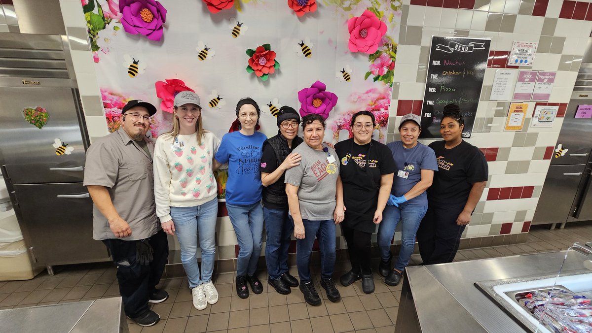 Iboja Monar (@monaribby) on Twitter photo With our VIP guests today ❤️
Thank you <a href="/powerupmichelle/">Michelle Voelkel</a> and Robert for spending some time with us today! A special "thank you" to Angelina from Arnold MS for being our superhero of the day by helping us to open all the lunch lines😀
Happy Spring break!
#ServingFoodAndLoveWithCare With our VIP guests today ❤️
Thank you <a href="/powerupmichelle/">Michelle Voelkel</a> and Robert for spending some time with us today! A special "thank you" to Angelina from Arnold MS for being our superhero of the day by helping us to open all the lunch lines😀
Happy Spring break!
#ServingFoodAndLoveWithCare