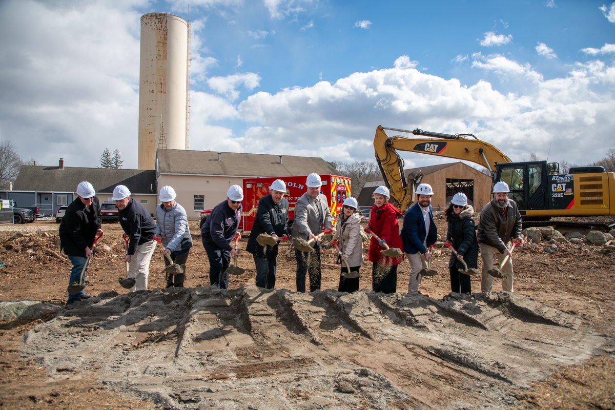 GovDanMcKee's tweet photo. Two great projects under one roof—Pandemic Recovery Funds are helping build a centralized rescue station and a community learning center in the Town of Lincoln. https://t.co/MMMJSJ7RlW