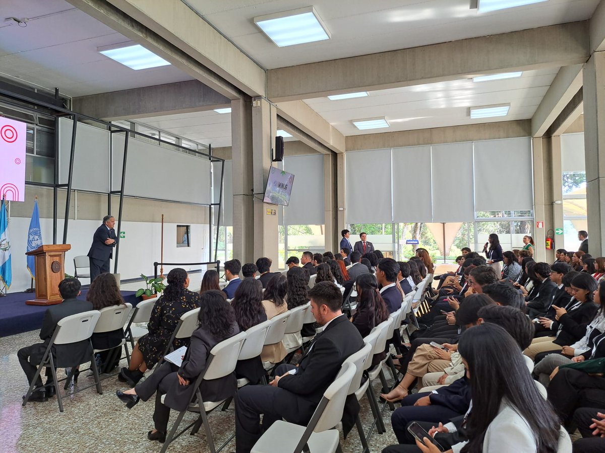 MBarreto_RC's tweet photo. Esta tarde compartí con estudiantes de varias universidades la clausura de su Asamblea General, del Modelo Interuniversitario de las Naciones Unidas #MINUG Me agradó su alto interés sobre paz, desarrollo y cooperación internacional. Las y los jóvenes pueden transformar el mundo https://t.co/StnU3uU2og