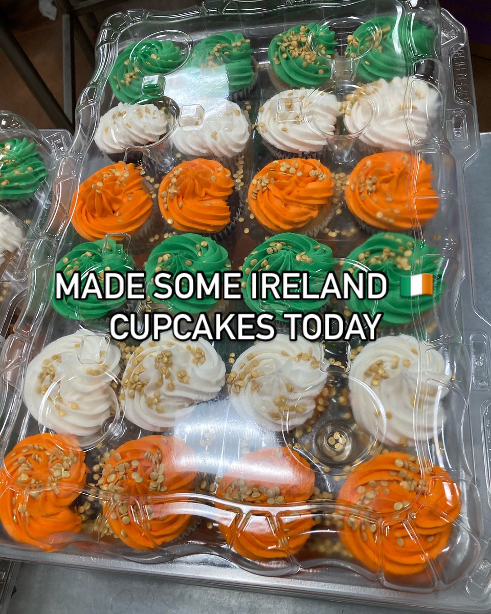 Dev92Assassin's tweet image. Made St Patrick’s Day cupcakes today