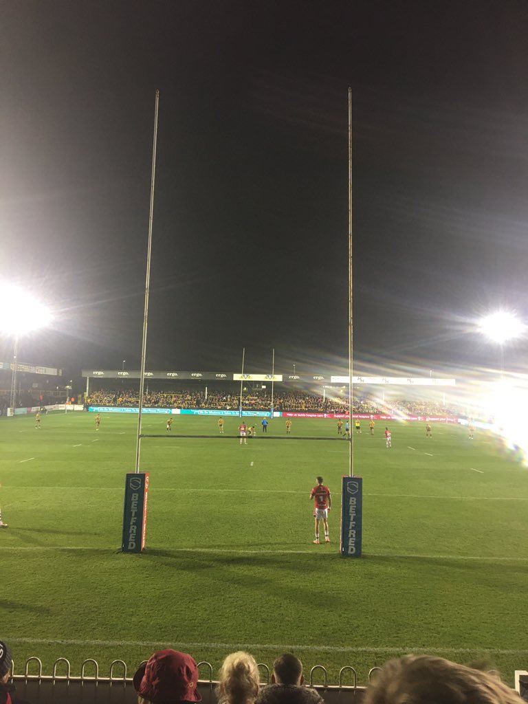 RJP_Writes's tweet photo. Strangely entertaining game between two fairly poor sides.
Still don’t know what happened with that second captain’s challenge though. Bizarre. #SLCasSal #rugbyleague https://t.co/oug2WPf8wx