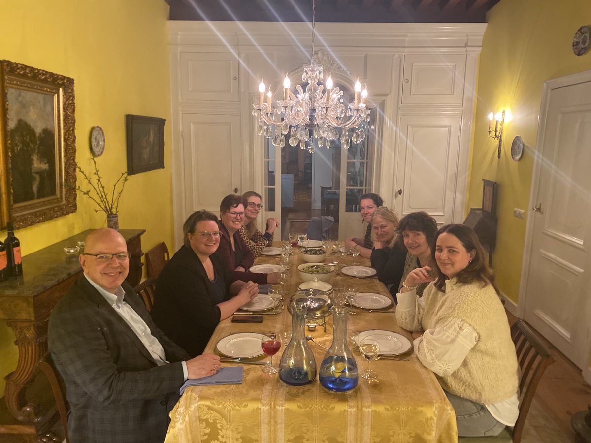Fannejûn yn ramt fan ⁦<a href="/IntVrouwendag/">Internationale-Vrouwendag</a>⁩ diner makke foar sân froulike fraksjefoarsitters ⁦<a href="/psfryslan/">Provinsjale Steaten fan Fryslân</a>⁩. Griffier hat holpen mei de drankjes.....
Diner is moaie tradysje wurden. Oare jier wer gast derby! ⁦<a href="/PvdDFryslan/">PvdD Fryslân</a>⁩! ⁦