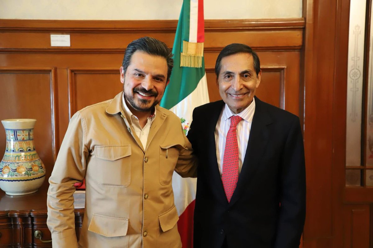 zoerobledo's tweet photo. Desde @Tu_IMSS reconozco el trabajo del Secretario @R_Ramirez_O, quien se desempeñó de manera extraordinaria al frente de la Secretaría de Hacienda y Crédito Público de la 12ª economía del planeta. 

Tomó grandes decisiones en favor de la estabilidad económica del país, aun en tiempos convulsos para los mercados internacionales. 

Como integrante del H. Consejo Técnico del Seguro Social su apoyo fue fundamental. 

Asimismo, felicito al subsecretario Edgar Amador, quien se convertirá en el nuevo Secretario de Hacienda y Crédito Público. 

Estoy seguro que continuaremos en la construcción de un país con una economía sólida y una prosperidad compartida.
