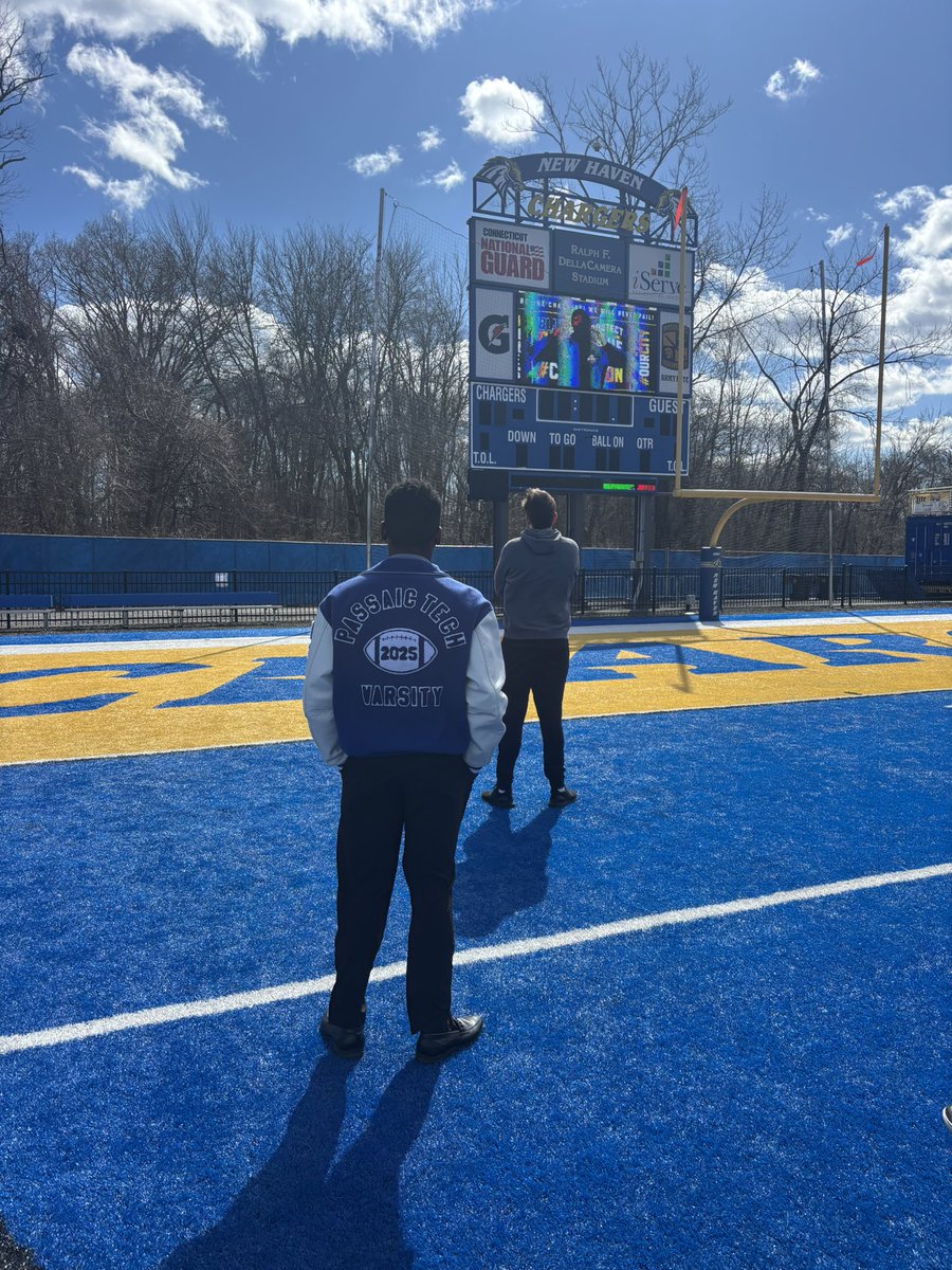CraigHeywardIII's tweet photo. I would like to thank @UNewHavenFB and  @CoachMikeDay for inviting me and my family to an amazing campus. 
@PCTVSFBRECRUIT https://t.co/QQxWy4SgU0