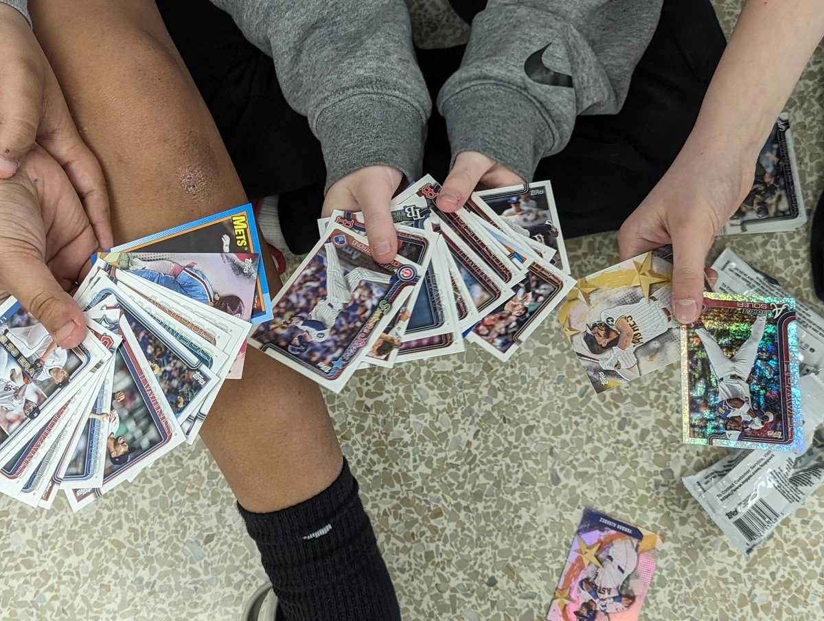 TEACHwithMrsM's tweet photo. Today my trading card club kids ripped open some new packs of cards courtesy of  @Ballcardxchange. Thank you Andy for making their day. They had some great pulls! https://t.co/y42VipnRBE