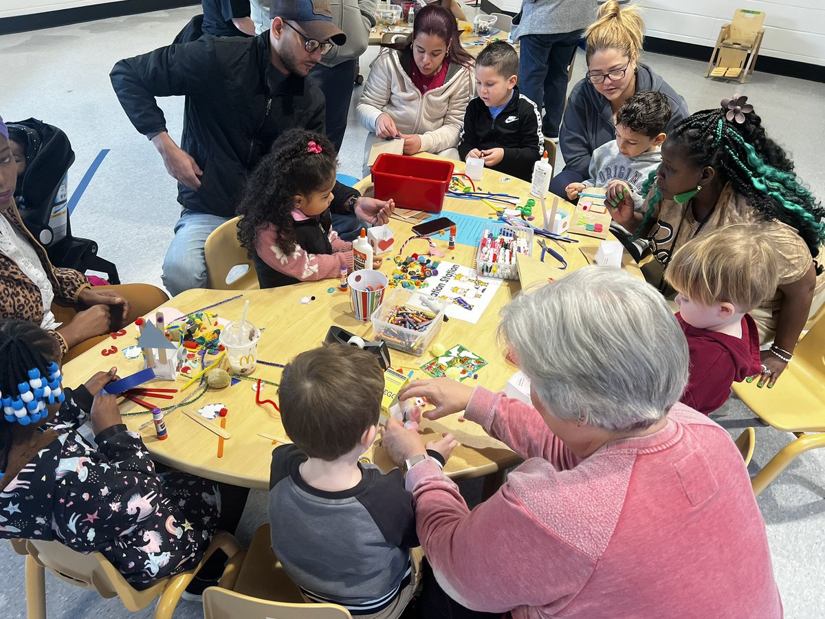 UnseldLearns's tweet photo. Family Engagement Day was a success! Reading the story “Not A Box” and then students were able to create things that weren’t a box. Look at their creativity soar! Our scholars are the best! https://t.co/wB5aghIO5L