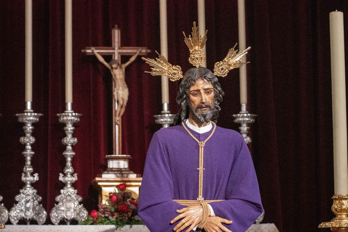 hdadstagenoveva's tweet photo. Más que un barrio, el #Tiro es un latido de fe que encuentra su razón en la mirada serena de Nuestro Padre Jesús Cautivo.

GRACIAS a nuestros hermanos, vecinos y devotos por, a pesar de las inclemencias metereológicas, no faltar a la cita con ÉL.

#BesamanosCautivo25 https://t.co/NiWDAdYYJE