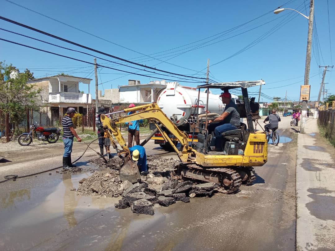 EAAVillaClara's tweet photo. En el día de hoy quedaron resueltos dos salideros frente a la cerca de coche y carahatas en el municipio de Caibarien.
#EAAVC
#JuntosPorVillaClara https://t.co/DeNV153FNO