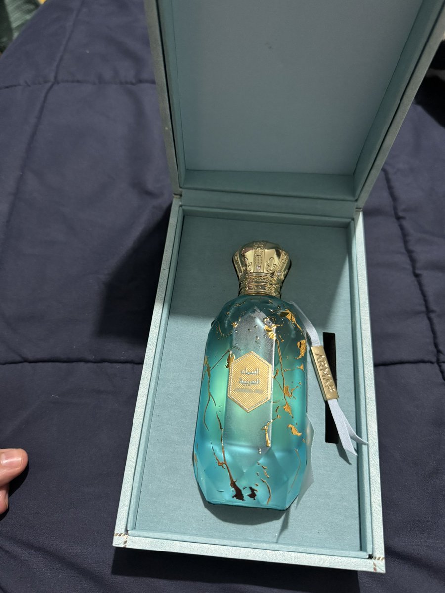 ABetancourt97's tweet photo. Tengo usando esta semana , este perfume que me regalaron y no puedo dejar de usarlo 10/10 #twitterperfumes @Deresan1k https://t.co/rNySQtUWW3