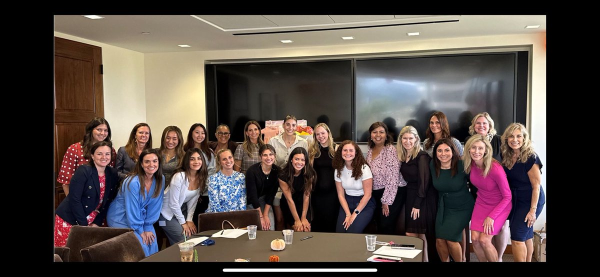 Derick_Roselli's tweet photo. Here's to all the amazing women making a difference, including my awesome teammates—today and every day @jpmorgan.  #InternationalWomensDay #FemaleCollective https://t.co/YWQviyzXJp