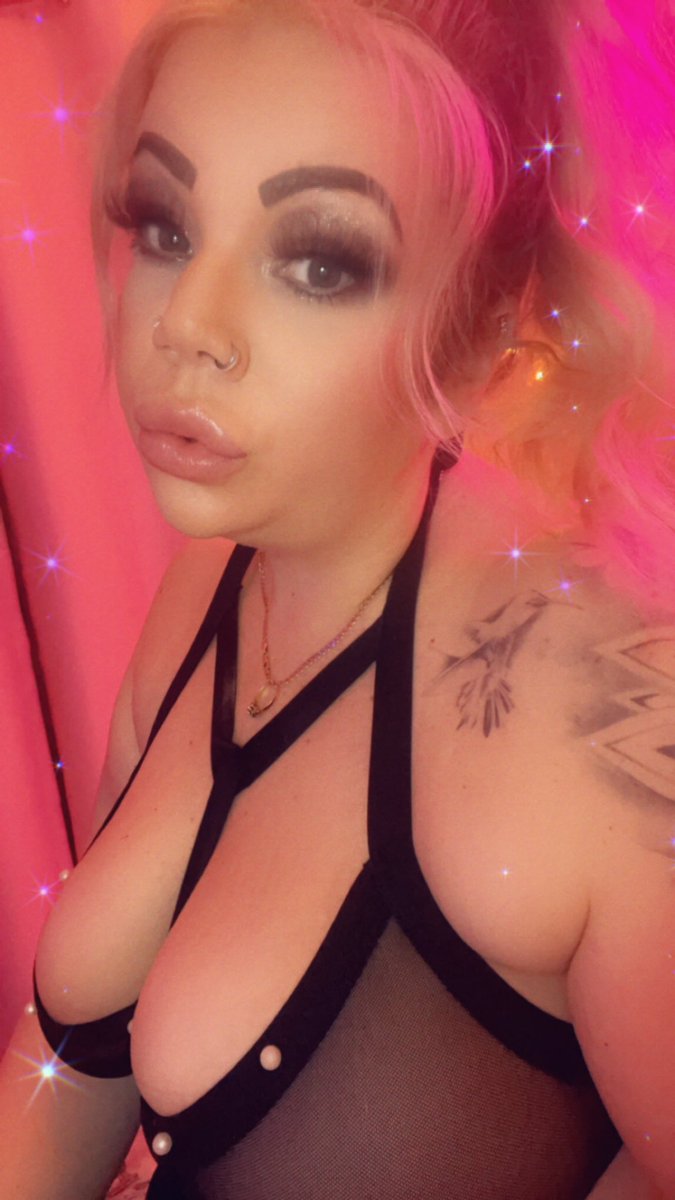 InkedStacey's tweet photo. Bored n lonely on cam 🥹 wish someone could come keep me entertained 😈 need some stress relief xx https://t.co/z4NVJpB0Jv