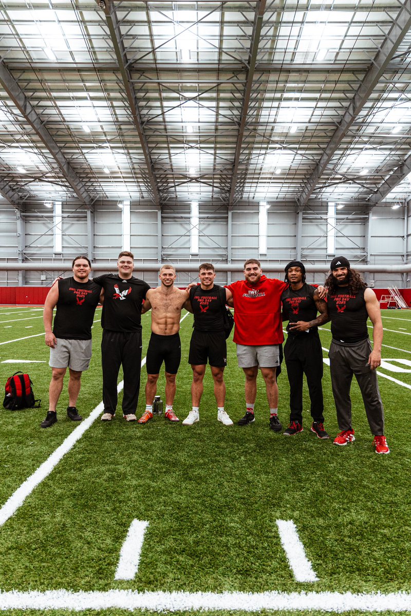 EWUFootball's tweet photo. Did their thing 👏

#GoEags #EKG #ProEags https://t.co/ZVTyNwkAww