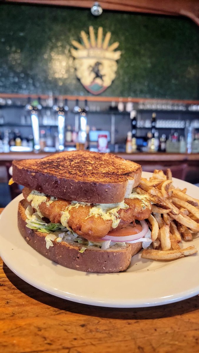 Schlafly's tweet photo. #FishFriday at #SchlaflyTapRoom! π There is everyone else's #CodSandwich, then there is our lightly battered #FriedCodSandwich with LTOP, spicy tartar sauce, and "hand cut" fries!
We paired it with our #RaspberryHefeweizen πΊ (just tapped in the past week)! Not a #FriedFish person? Check out our other specials as well as @Schlafly's menu at: https://t.co/c634uAhFZ3