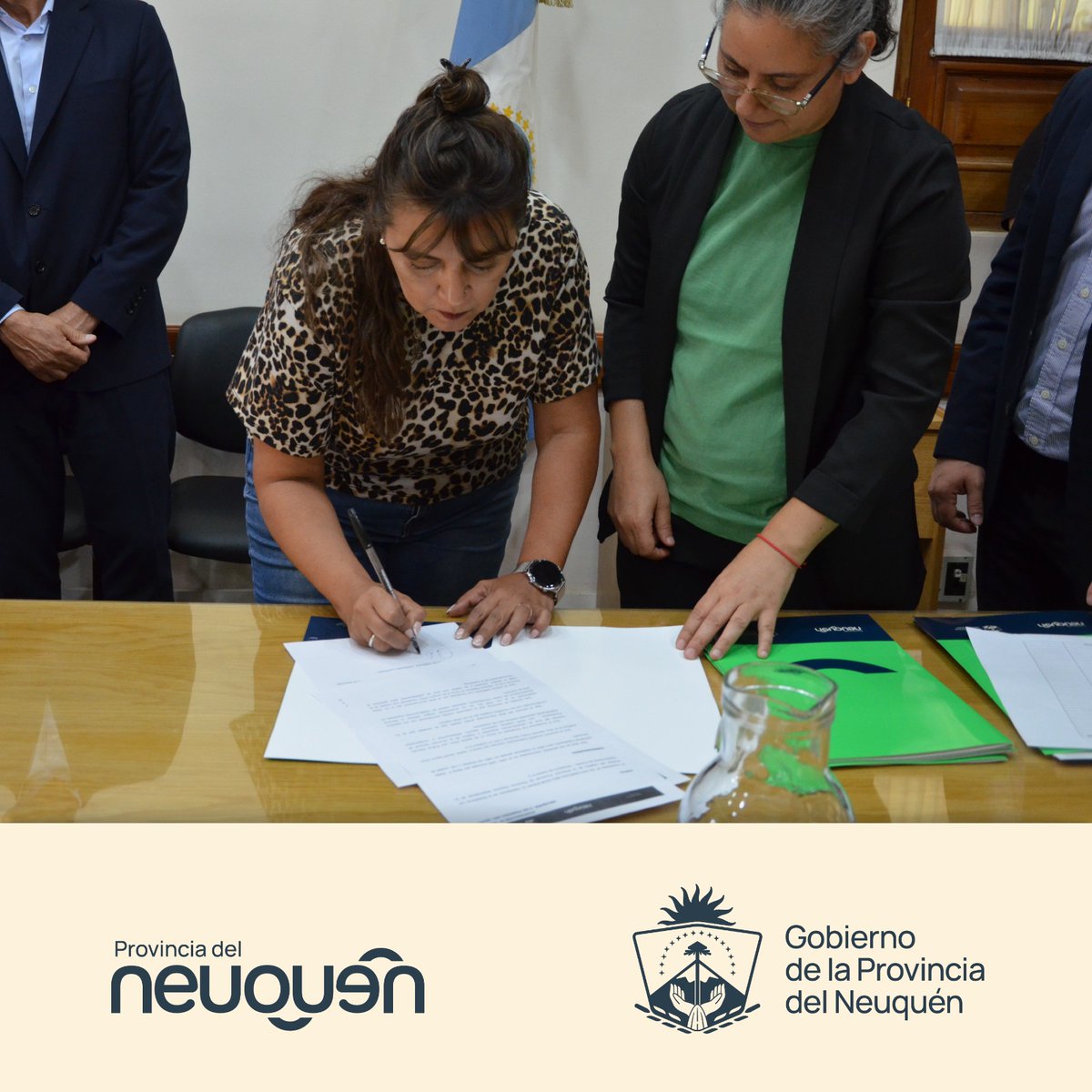 JorgeTobaresOk's tweet photo. Hoy firmamos acuerdos para habilitar 20 nuevas residencias privadas para personas mayores, así casi triplicamos las plazas disponibles y disponemos de un total de 661 en toda la provincia; trabajo coordinado entre los sectores público-privado
Info👉 https://t.co/aFQTnL1Dhj https://t.co/wfi4jM5t3i