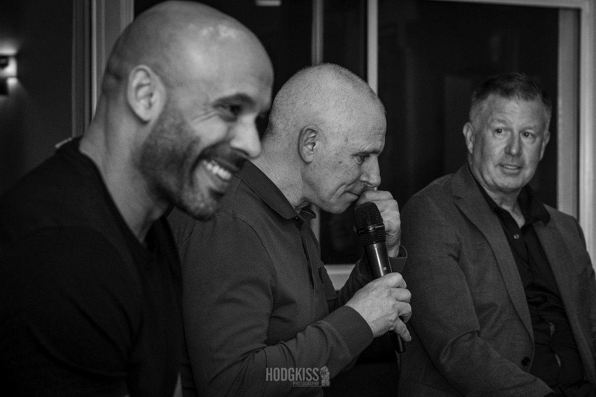 martinhodgkiss's tweet photo. Great to have David Kelly and @Froggy123Steve on stage with @MattMurray20 tonight.
#wolvesayewe
@Cleveland_Arms @WillAdamson4 https://t.co/JfCEeJtNGu
