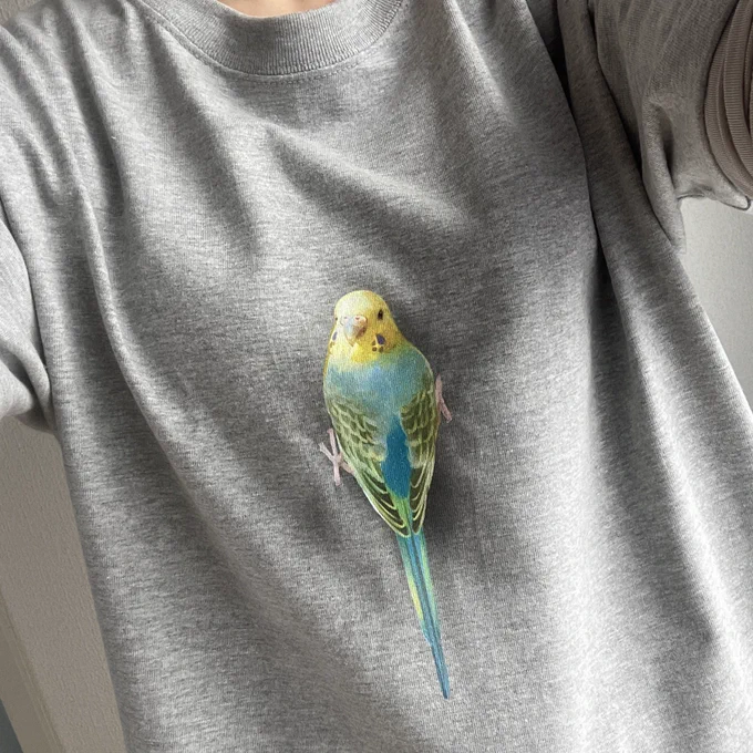 インコがくっついてる絵のTシャツ欲しくて作ったSUZURIに出そうかと思ったけど既に同じような商品があったので自分とプレゼント用にだけ…昔飼ってた子と姉宅の子をモデルに 