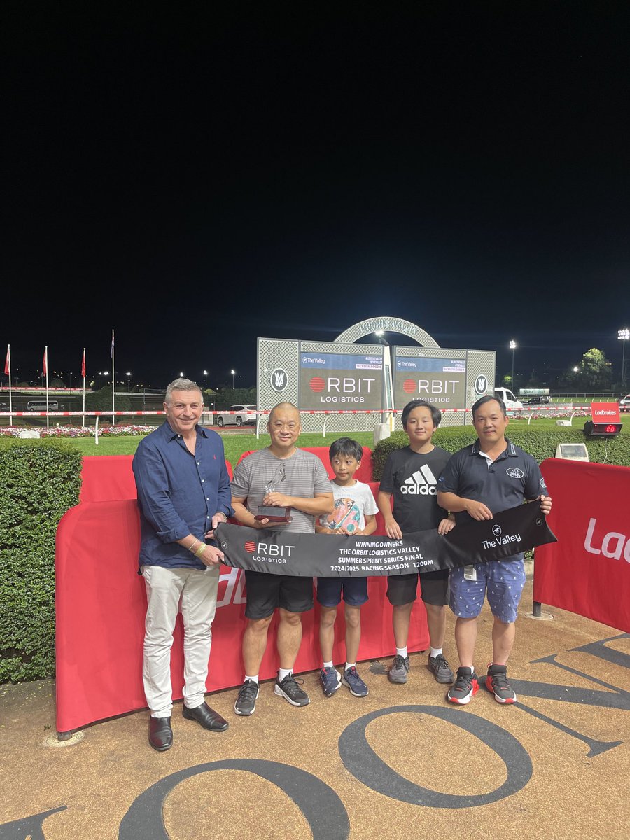 1000giggles's tweet photo. Grand Finale of #FridayNiteLites @TheValley @ladbrokescomau Congrats winning owners & 👍👌owners sponsors members patrons #ChairAdam @777MJB @charlottegsm10 & #TheValleyTeam & @RacingVictoria Participants&Teams #Always1000Smiles 🫶🤩🏇😁 https://t.co/YnvmRjQqlg