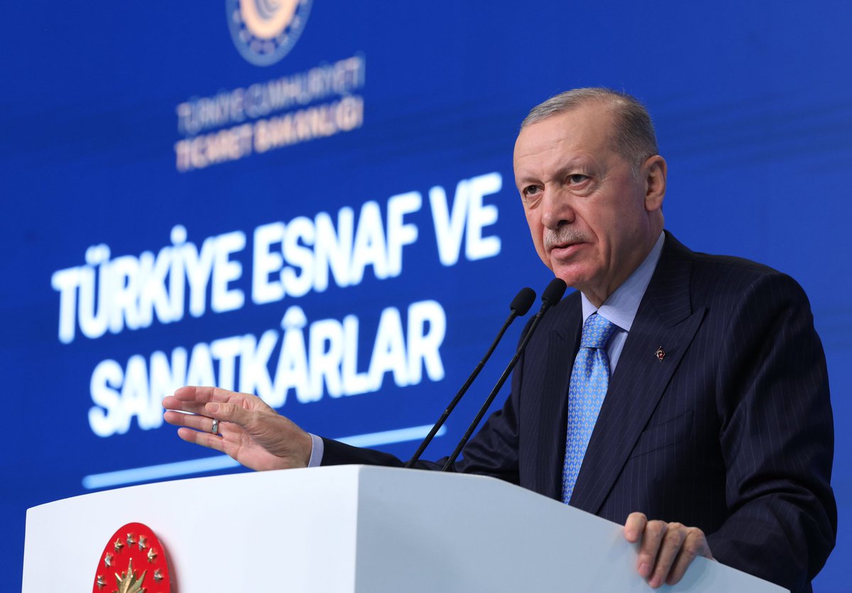 Şayet Ak Parti Diye bir Parti Varsa Oda Sayın Cumhur başkanımız Recep Tayyip Erdoğan Sayesinde Vardır kimse Şov Yapmasın.Seviliyosun RTE 
<a href="/Akparti/">AK Parti</a> 
<a href="/RTErdogan/">Recep Tayyip Erdoğan</a> 
<a href="/adalet_bakanlik/">T.C. Adalet Bakanlığı</a> 
<a href="/fahrettinaltun/">Fahrettin Altun</a>